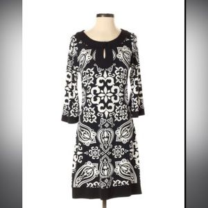 WHITE HOUSE BLACK MARKET 3/4 bell sleeves geometric paisley B/W mod slinky Small